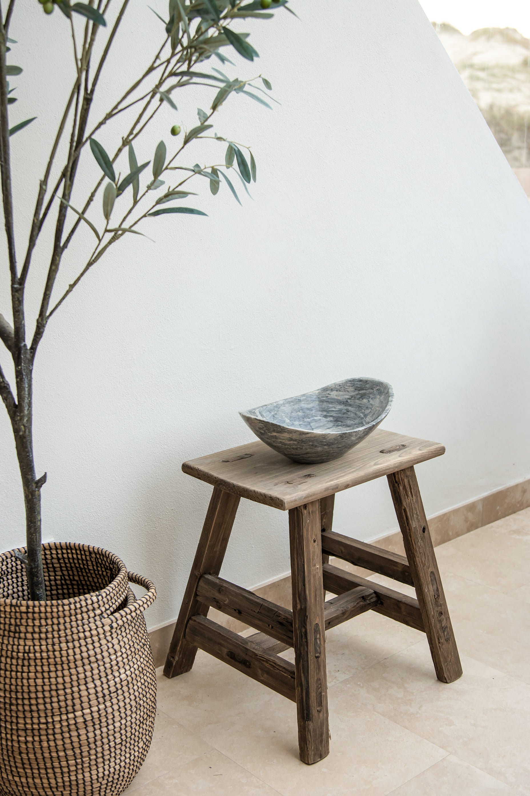 Gebogene ovale Marmorschale – Varianten in Grau und Beige